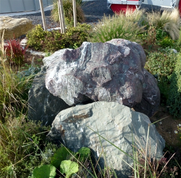 Diabas Findlinge rot und grün